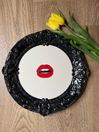 "Antique Kiss" serving plate